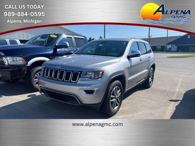 2020 Jeep Grand Cherokee Limited 4x4 in Silver — front three-quarter view