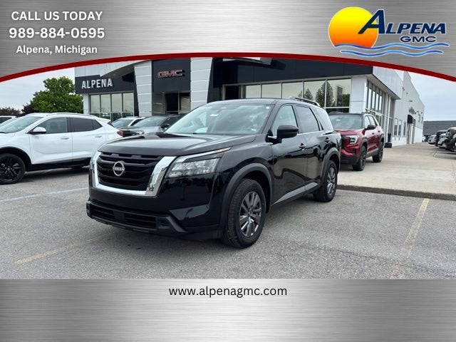 2024 Nissan Pathfinder SV 4WD in Black — front three-quarter view