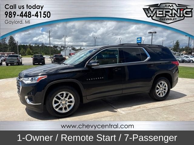 2020 Chevrolet Traverse LT Cloth in Mosaic Black Metallic — front three-quarter view