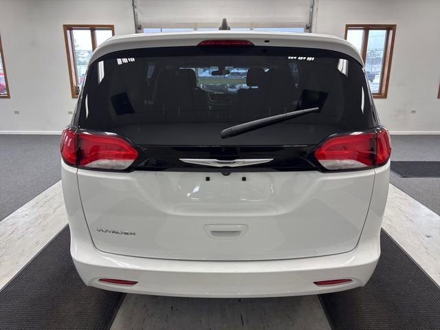 2022 Chrysler Voyager — detail view